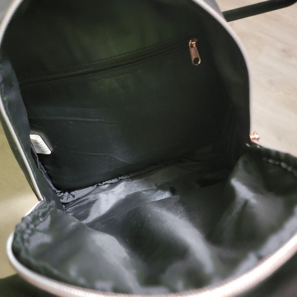 Disney Minnie Mouse sparkle sequin bow rose gold and black mini backpack. - Picture 5 of 6